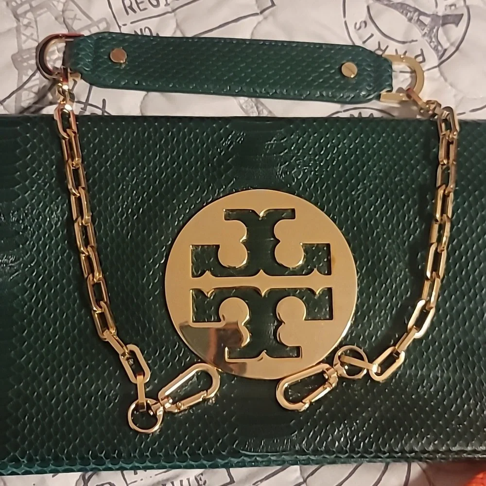⚘️⚘️EMBOSSED TORY BURCH REVA IN BEAUTIFUL DARK GREEN⚘️⚘️